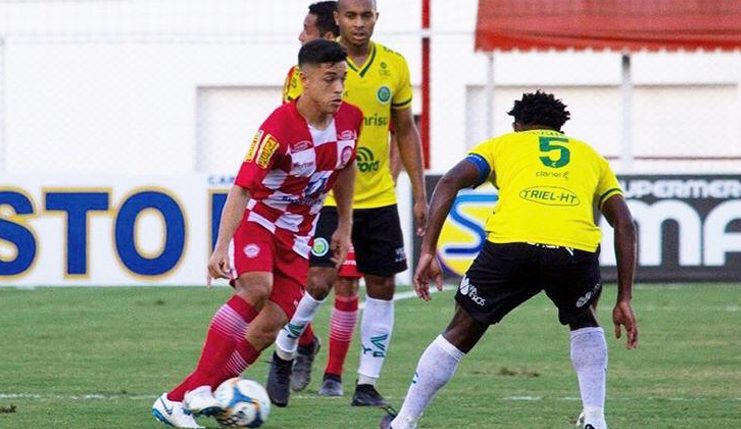 Lucas de Sá valoriza sua segunda passagem pelo Tombense e avalia futuro