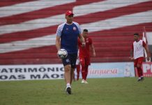Focado na semifinal da Série C, Gilmar Dal Pozzo, técnico do Náutico, recebe convites de equipes catarinenses