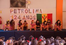 Alunos homenageiam Petrolina com música, dança e poesia