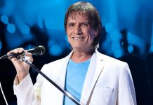 Roberto Carlos se apresenta no Classic Hall, em Olinda