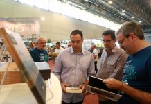 Paulo Câmara prestigia a XII Bienal Internacional do Livro de Pernambuco, a maior feira literária do Nordeste