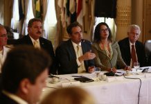 Governador de Pernambuco, Paulo Câmara, reúne prefeitos para planejar ações de prevenção às manchas de óleo