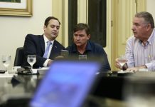 Paulo Câmara cria Sala de Situação, para monitorar derramamento de óleo em Pernambuco