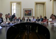 Paulo Câmara anuncia edital de R$ 2,5 milhões para pesquisas sobre toxidade do óleo encontrado no litoral do Estado