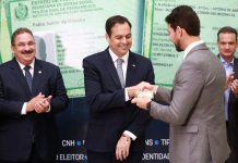 Paulo Câmara apresenta a nova carteira de identidade de Pernambuco