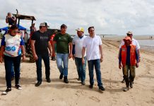 Paulo Câmara vai a Tamandaré acompanhar o processo de recuperação do Rio Mamucabas