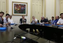 Paulo Câmara recebe comissão de senadores para balanço sobre o óleo