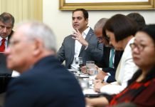 Paulo Câmara apresenta a cônsules, as ações do Governo de Pernambuco no enfrentamento da crise ambiental