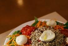 Família Burger prepara salada com sementes de girassol para o verão