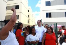 Governador de Pernambuco,Paulo Câmara, entrega conjunto habitacional em Olinda