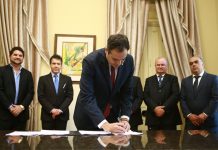 Paulo Câmara assina protocolo de intenções com as indústrias Ypê