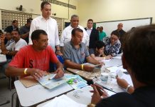 Paulo Câmara participa de ação de cidadania em Piedade, Jaboatão dos Guararapes