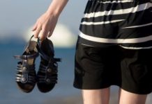 Calçado do verão: uso prolongado de rasteirinha pode causar fascite plantar