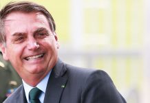 Bolsonaro sanciona lei que institui carteira nacional do autista