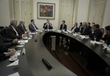 Paulo Câmara discute ações para fortalecer o comércio com o setor varejista