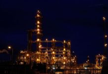 Conflito entre Irã e EUA faz preço do petróleo disparar