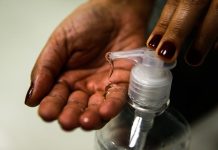Ação em Petrópolis combate preço abusivo de álcool em gel
