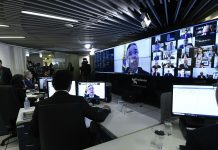 Senado aprova benefício de R$ 600 a autônomos e informais. Outro projeto já ganha forma para incluir outras categorias