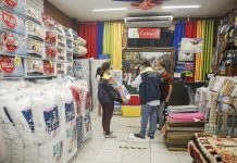Prefeitura do Recife faz operação no largo comercial de Afogados, para cumprimento do decreto de quarentena