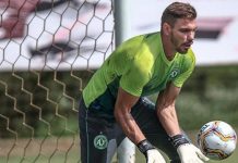 Após testes de Covid-19 na Chapecoense, goleiro João Ricardo avalia reinício dos treinamentos