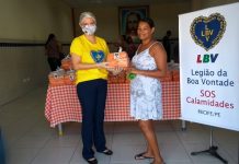 LBV entrega cestas de alimentos, provendo famílias pobres do Recife a enfrentar o isolamento restritivo