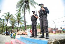 Prefeitura do Cabo realiza ação educativa na praia de Gaibu, para orientar sobre decreto que libera banho de mar