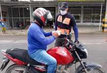 Operação Pit Stop distribui 5 mil máscaras