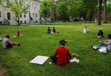 Professores fazem carreatas nos EUA contra reabertura de escolas