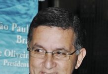 Em Tempos de Dificuldade, é o artigo de Paulo Eduardo de Barros Fonseca