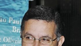 Em Tempos de Dificuldade, é o artigo de Paulo Eduardo de Barros Fonseca