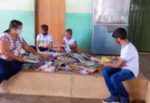 Estudantes comemoram aniversário de Petrolina, com doação de livros de literatura
