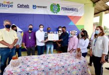 Governador de PE, Paulo Câmara, entrega primeira regularização de terras quilombolas pelo Estado