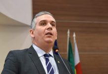 OAB-PE realiza ato contra projeto de aumento de custas, em frente à Alepe