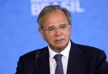 Paulo Guedes afirma: “O Brasil está oficialmente saindo da recessão”
