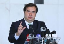Presidente da Câmara dos Deputados, Rodrigo Maia, sugere restrições para quem não se vacinar contra a Covid-19