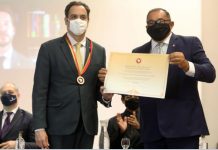Paulo Câmara recebe comenda do MPPE e elogia instituição pela defesa da democracia