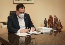 Governador Paulo Câmara, sanciona Projeto de Lei com normas técnicas para reprodução da bandeira de PE