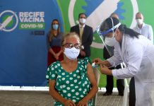 Pernambuco inicia vacinação de idosos a partir de 85 anos de idade
