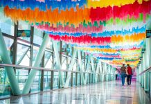 Decoração do Plaza Shopping presta homenagem ao carnaval