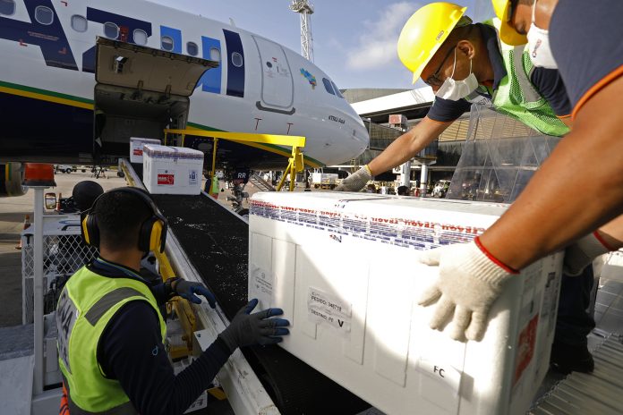 pe-01-04-21-Chegada de 394 mil doses de vacinas no Recife10