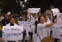 Entidades da enfermagem de PE, promovem nesta 4ª feira(12), carreata em defesa de projeto de lei e protesto com cruzes na praia, simbolizando a morte dos trabalhadores da saúde por Covid-19 no país