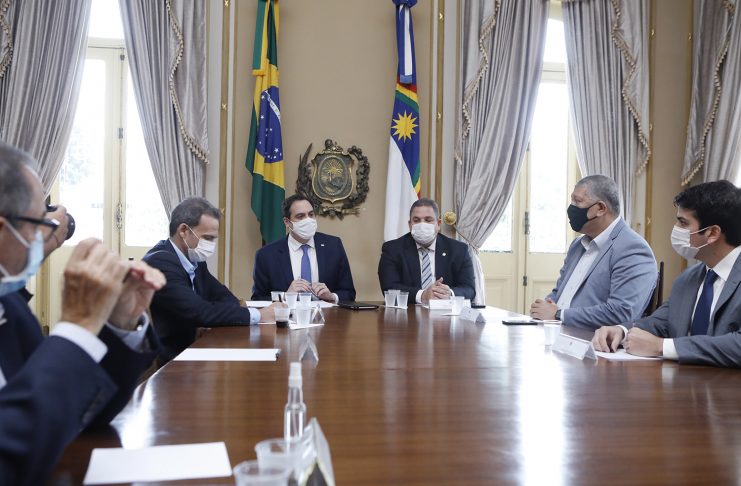 Governador de PE, Paulo Câmara, recebe comissão da Assembleia Legislativa, para discutir ação policial no protesto de 29 de maio, no Recife