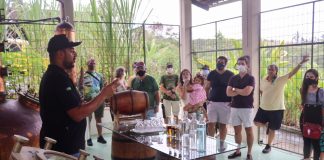 Em Chã Grande, Tour rural da cachaçaria Sanhaçu é opção para férias de julho