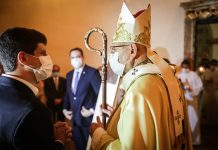 João Campos prestigia missa de reabertura da Igreja de Nossa Senhora da Conceição dos Militares