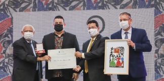 André Rio recebe medalha de Honra ao Mérito da Esmape