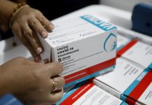 Pernambuco recebe lote com 115.900 doses de vacinas da Astrazeneca