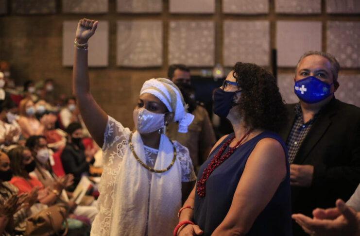 Luciana Santos prestigia abertura de evento em alusão ao mês da Consciência Negra
