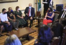 Luciana Santos recebe representantes da cultura