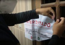 CREF12/PE interdita academia clandestina em Caruaru, que funcionava com portas e janelas fechadas