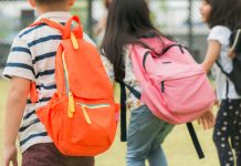 Fisioterapeuta e ergonomista do SESI-PE, Marília Menezes, dá dicas de como escolher a melhor mochila escolar
